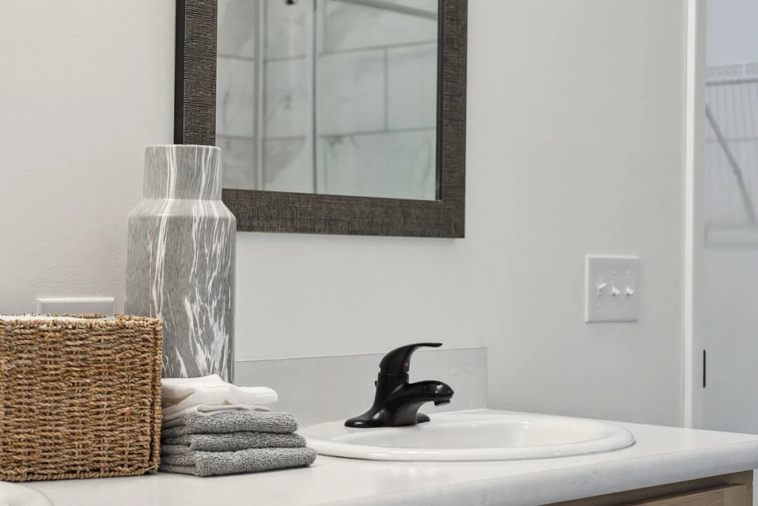 Little sky bathroom home features