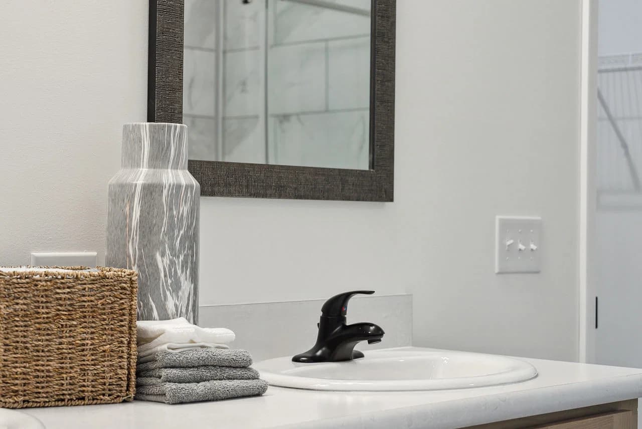 Little sky bathroom home features