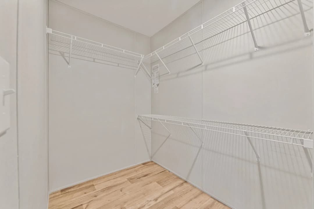 Vivid 28603n interior home features