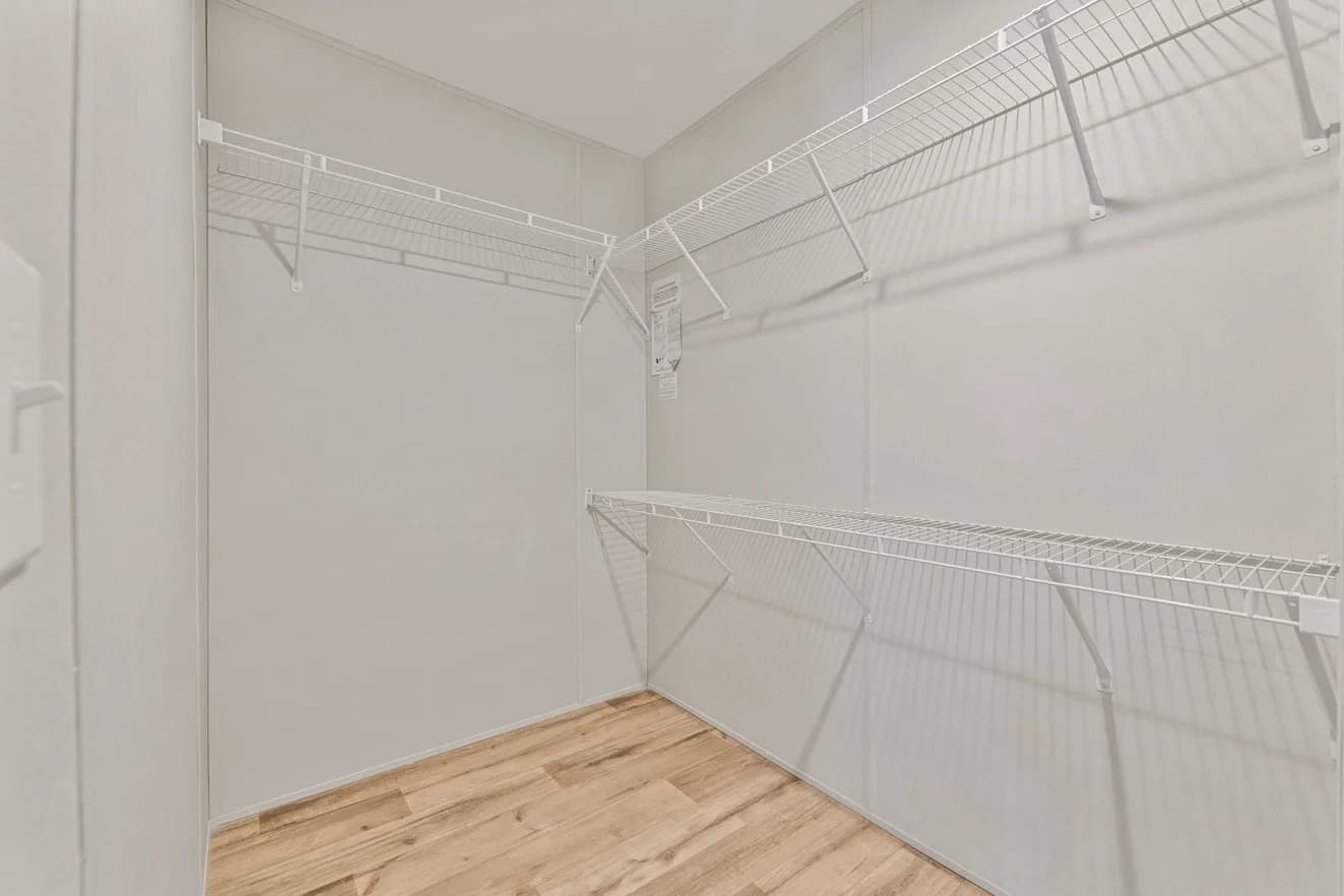 Vivid 28603n interior home features