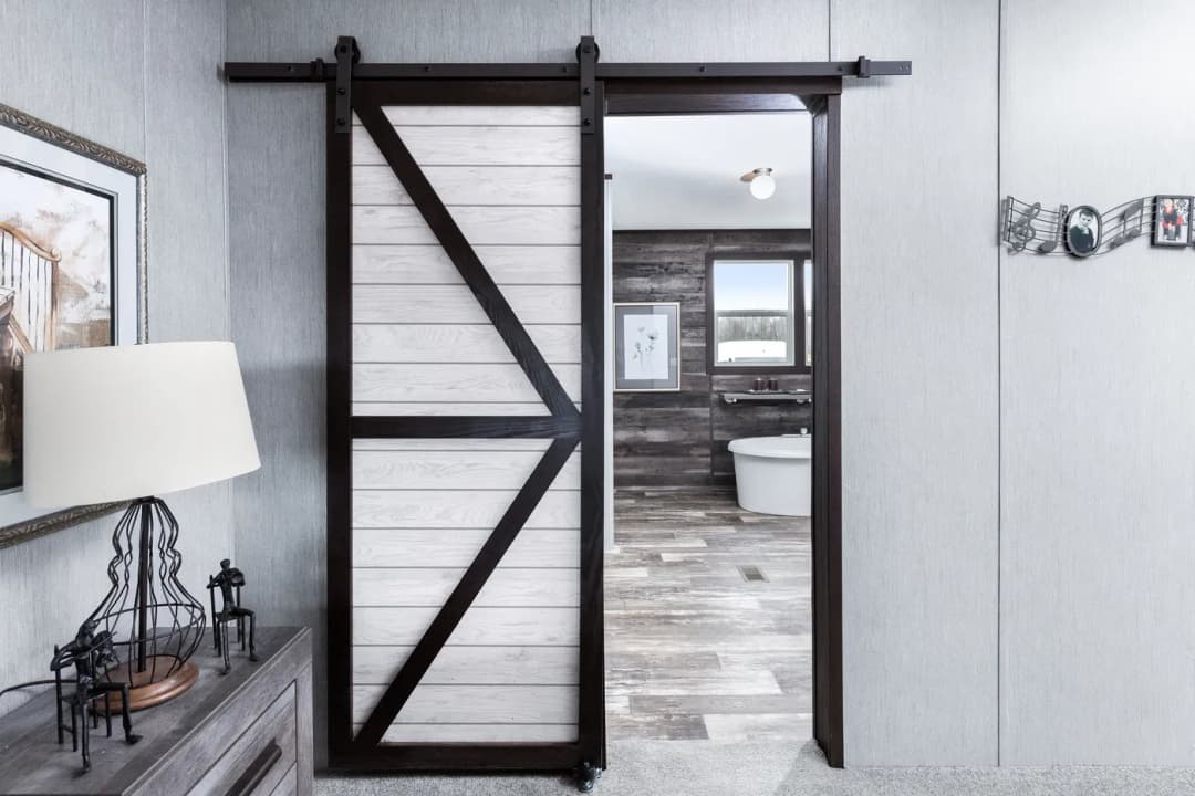 The shoreline interior home features