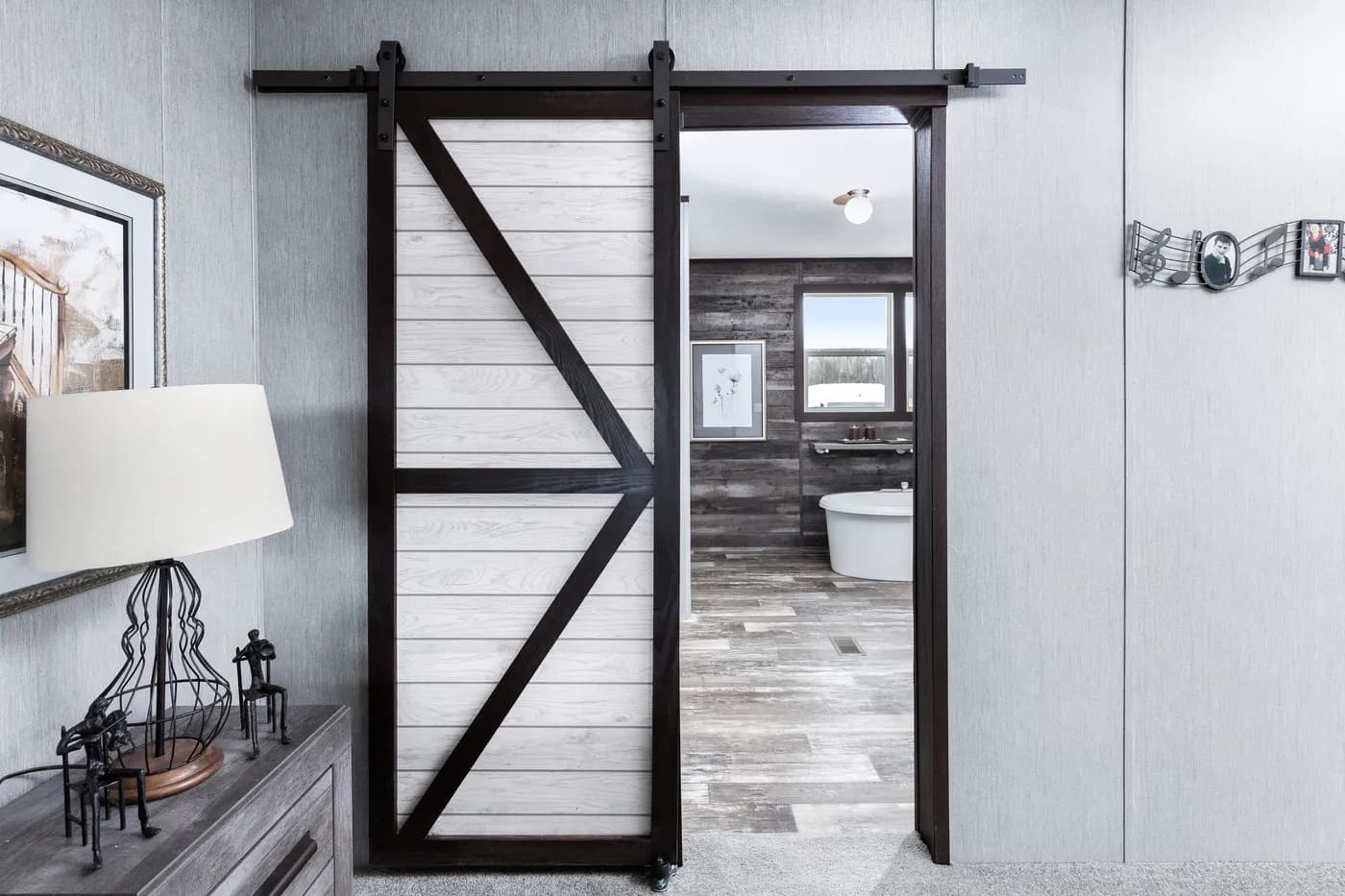 The shoreline interior home features