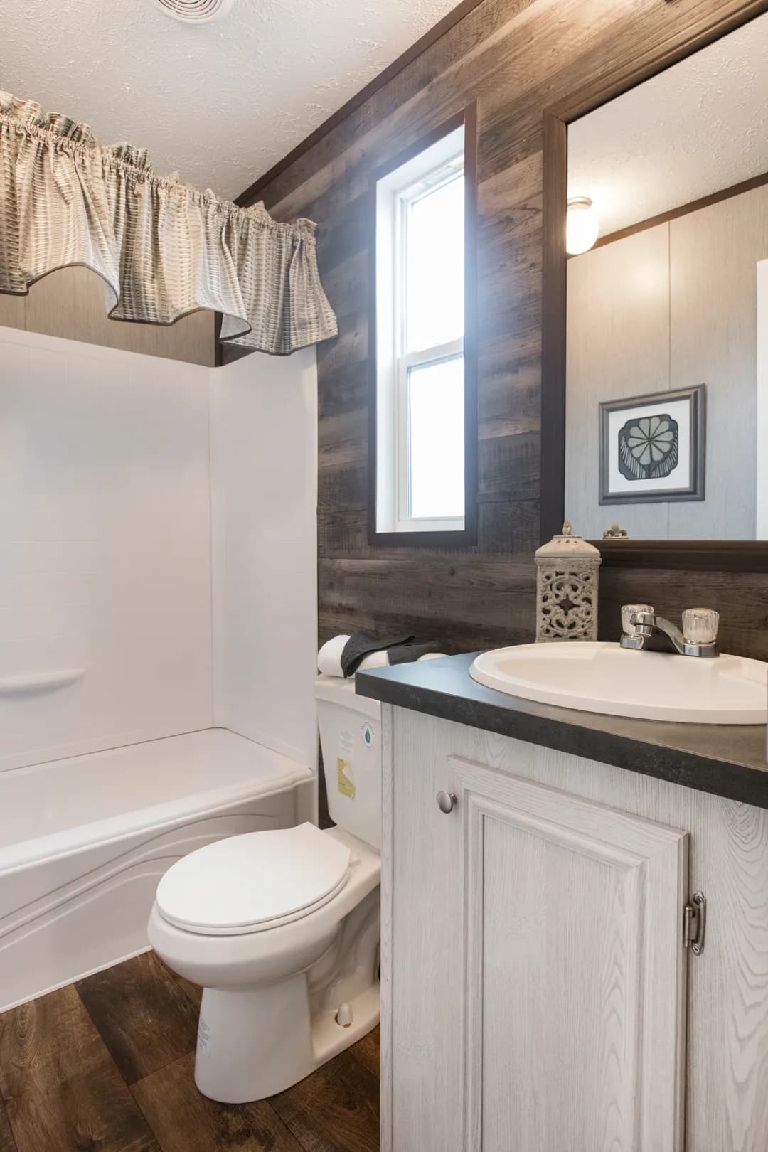 The seaside 2 bathroom home features