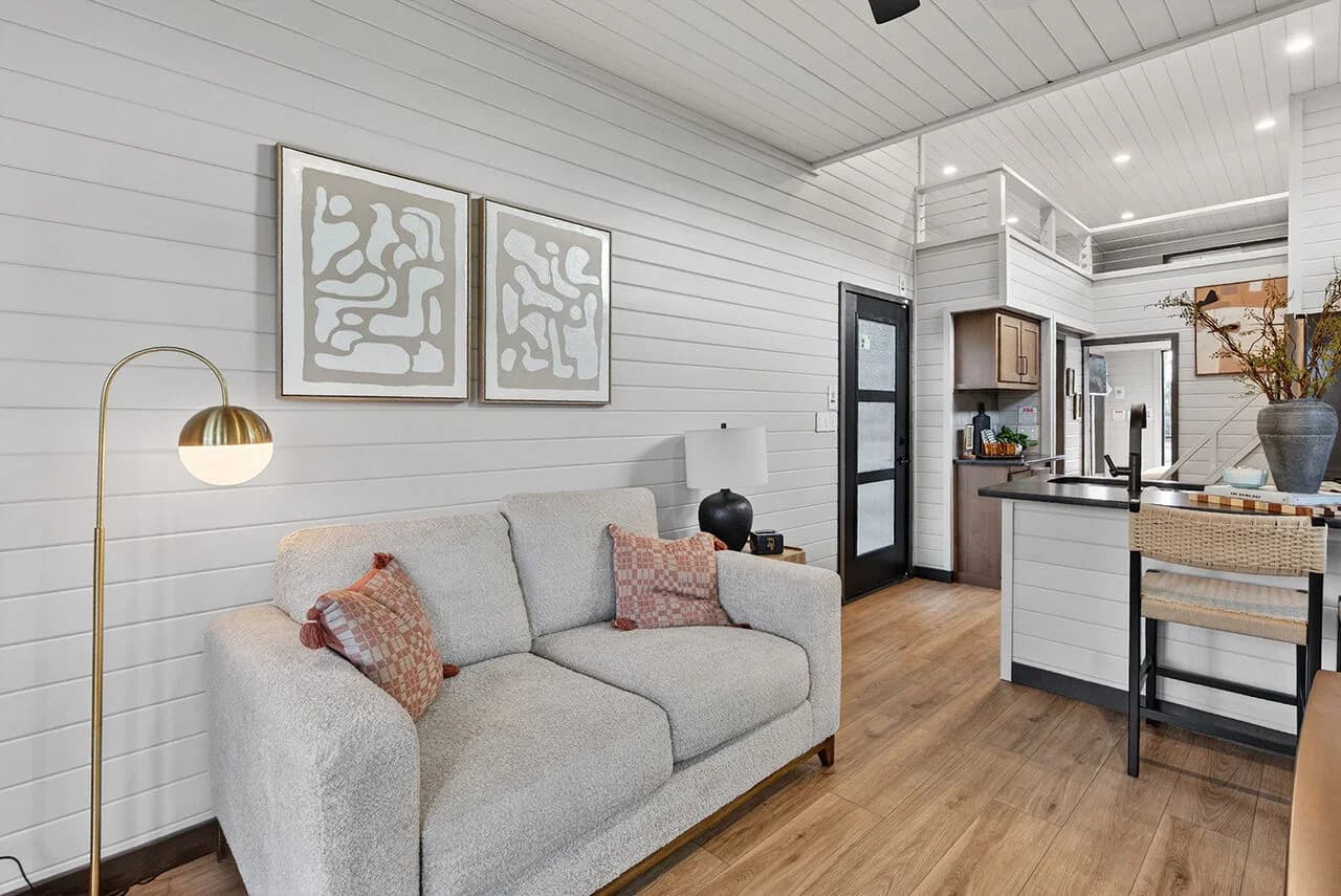 The bungalow 14491a interior home features