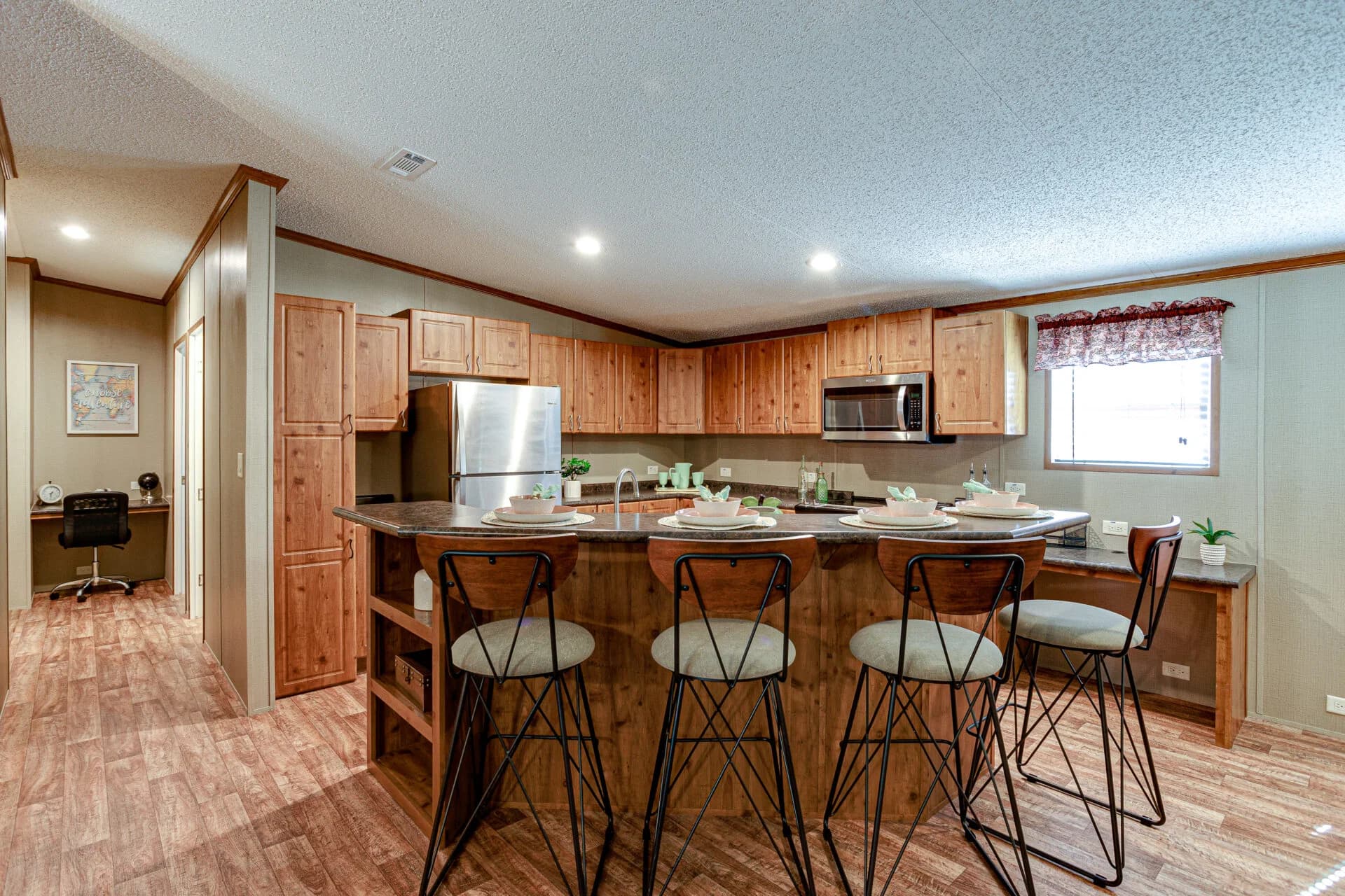Heritage h-3256-42a kitchen home features