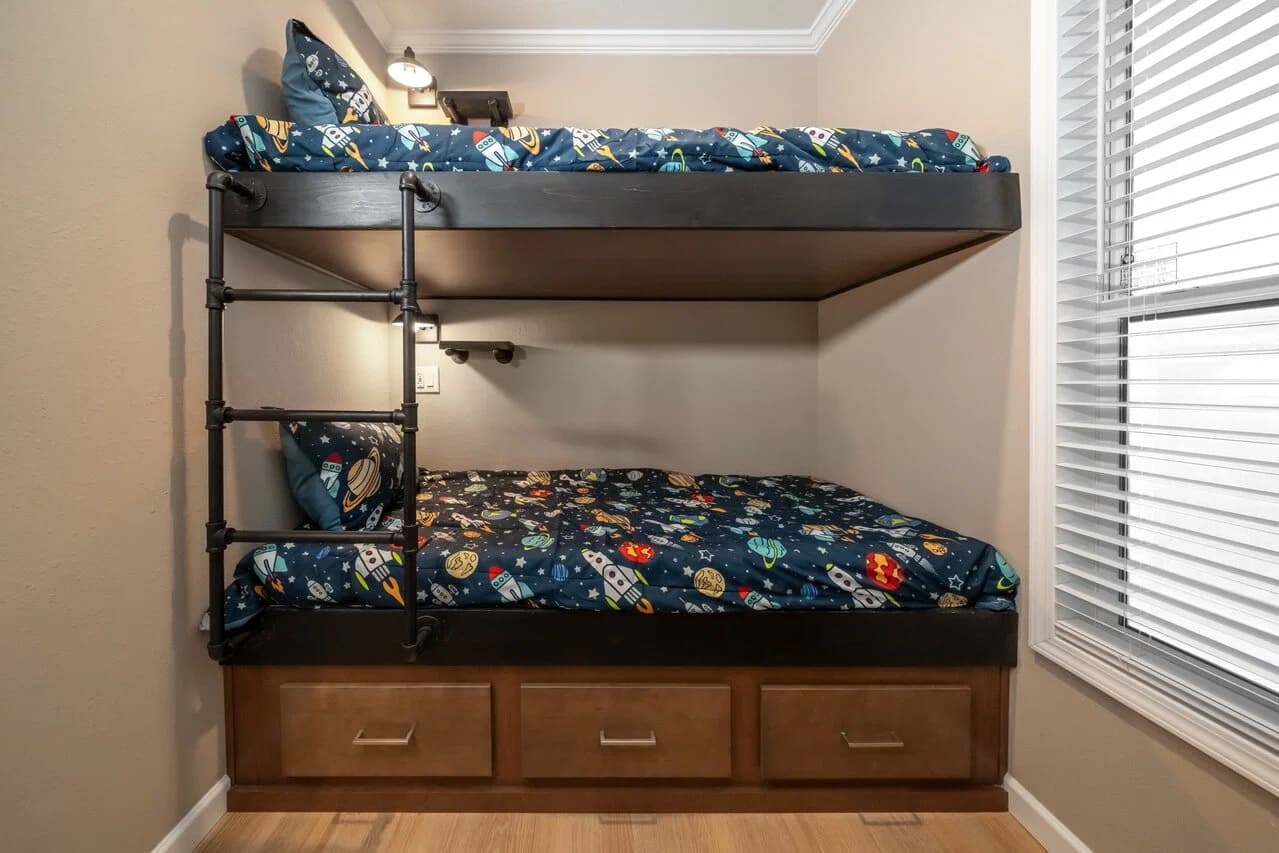 Wedge 13442s bedroom home features