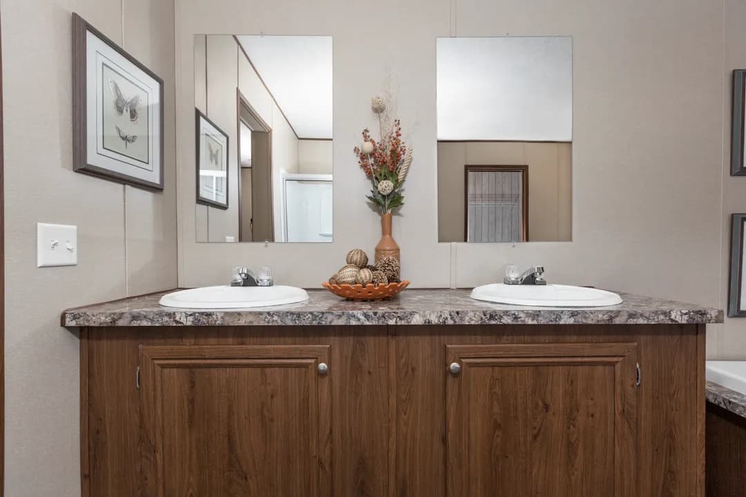 The bayside bathroom home features