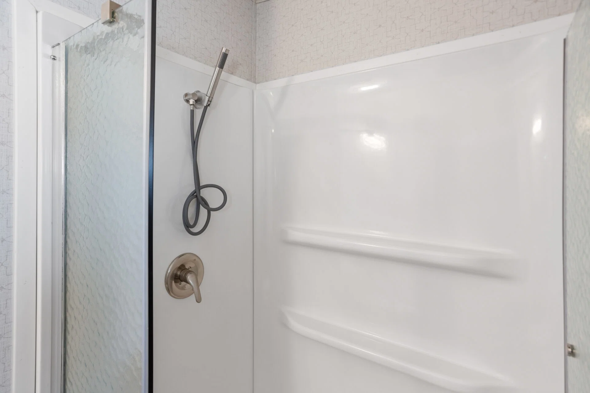 Heritage h-3272-43a bathroom home features