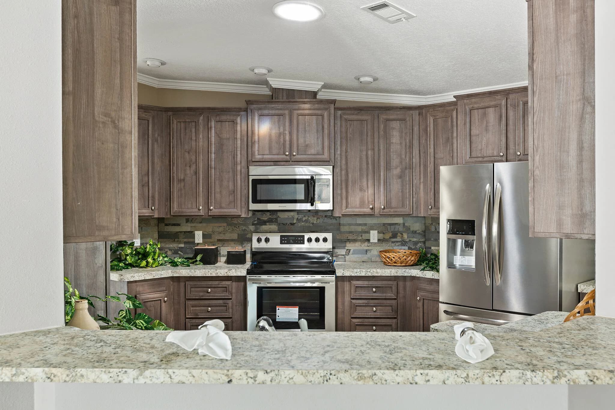 Adrian 3272 kitchen home features