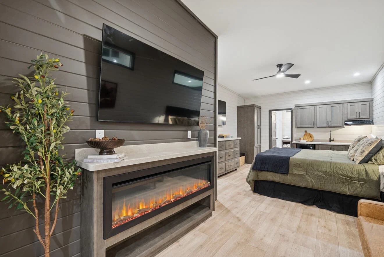 Cottonwood 14361h interior home features