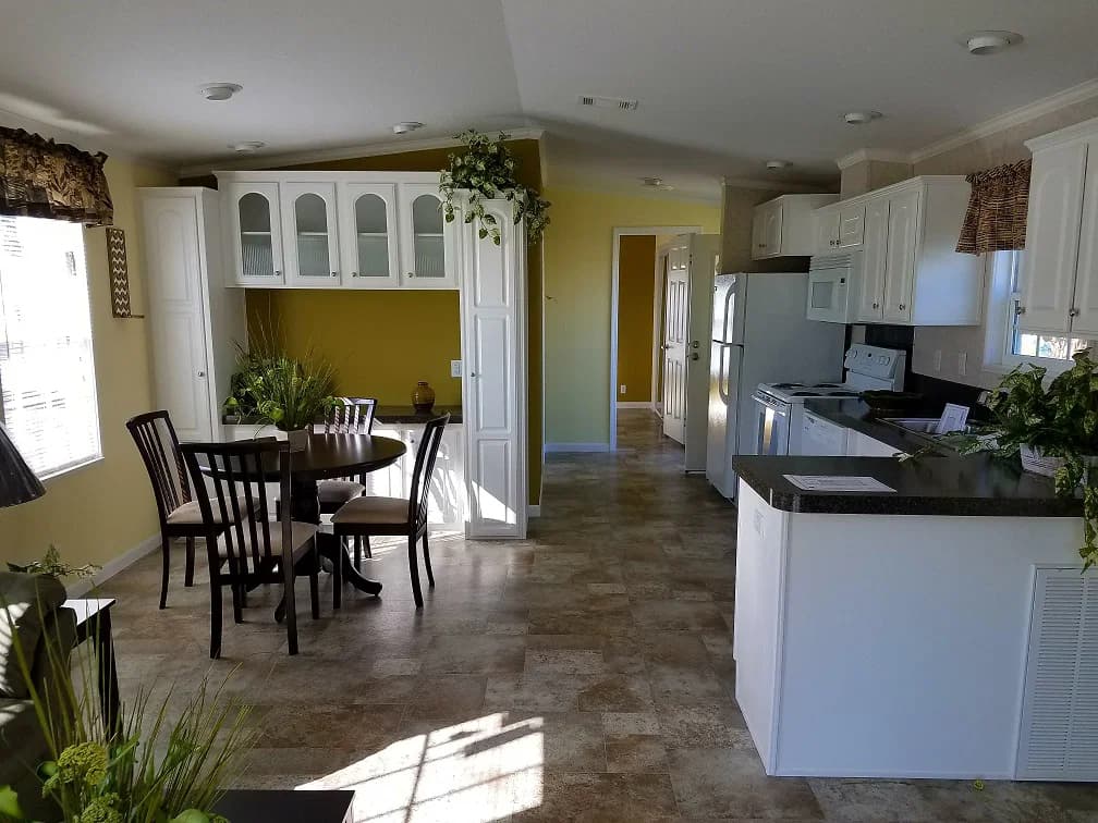 Vacation cottage interior home features