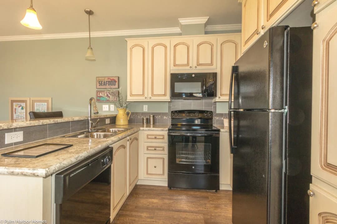 Waverly 15471a kitchen home features