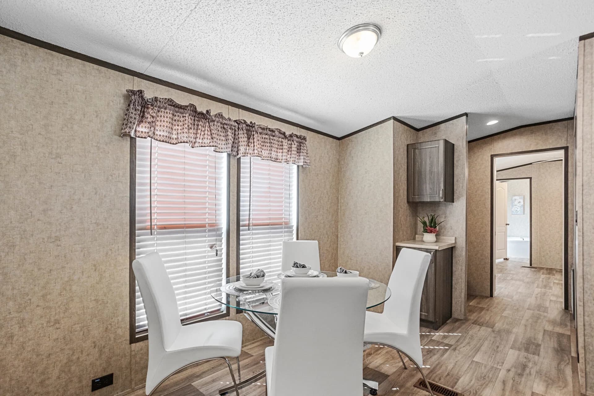 Classic c-1680-32d interior home features