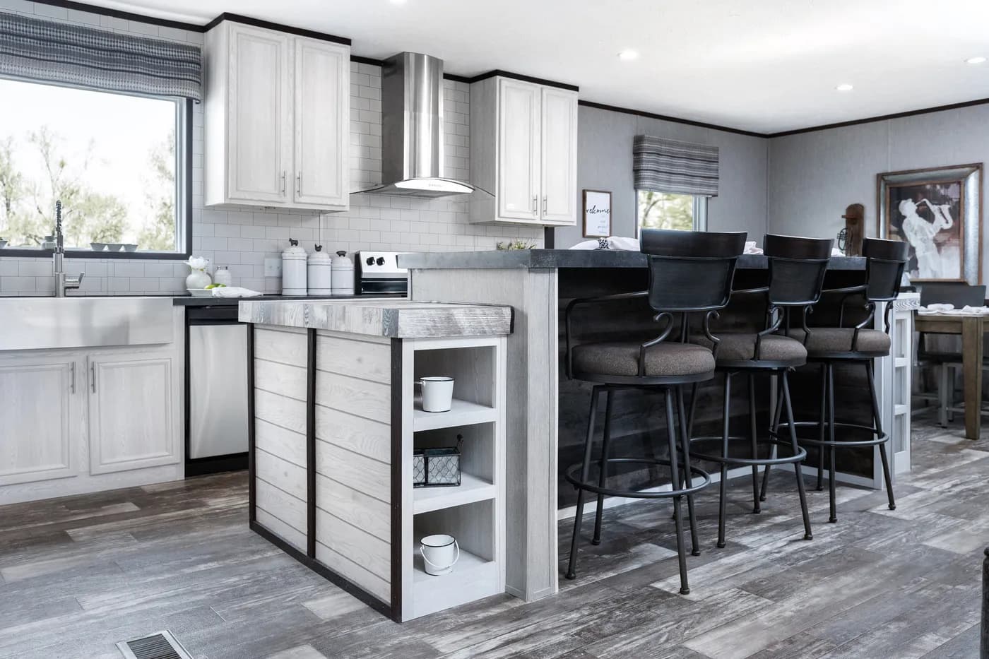 The shoreline kitchen home features