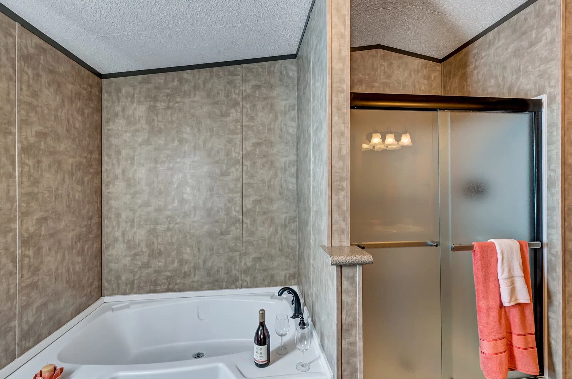 Classic c-1680-32b bathroom home features