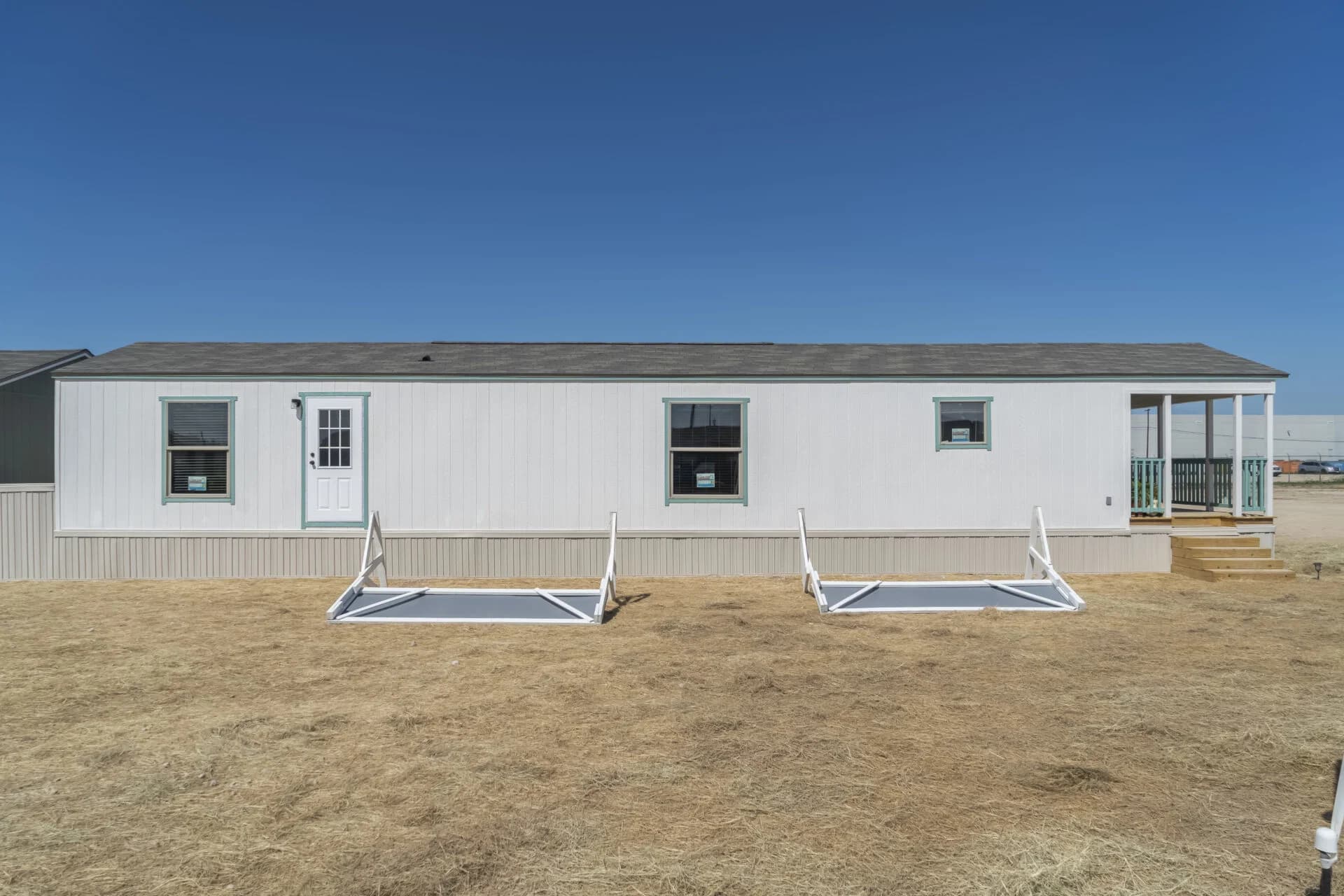 Heritage h-1660-21fka elevation and exterior home features