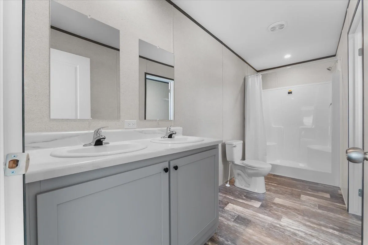 9060 sarah drive, polk city, florida 33868 (sold) interior and bathroom home features
