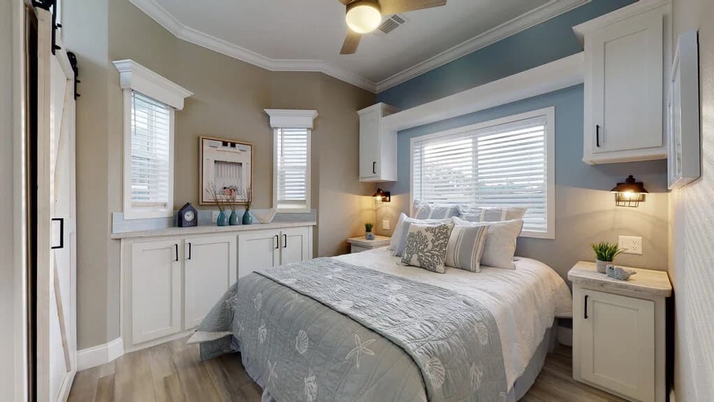Hawk elite 13381b bedroom home features