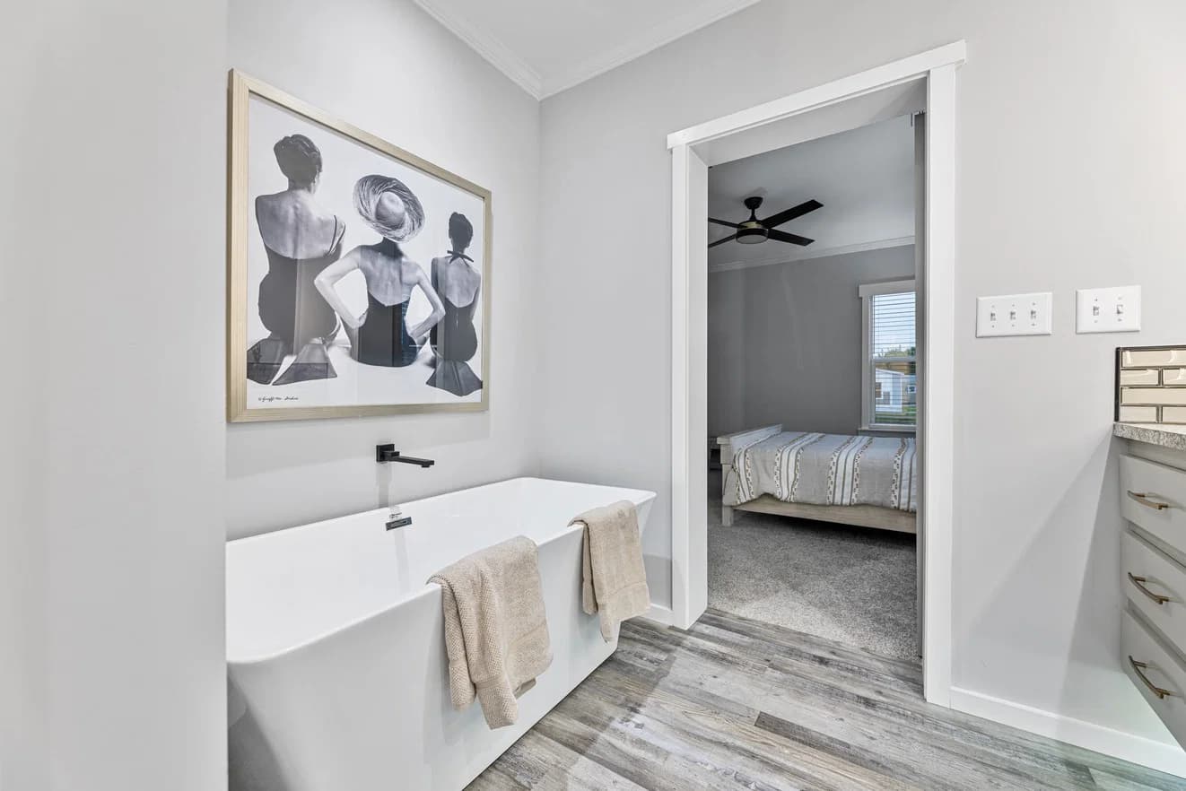 Davan 28683a bathroom home features
