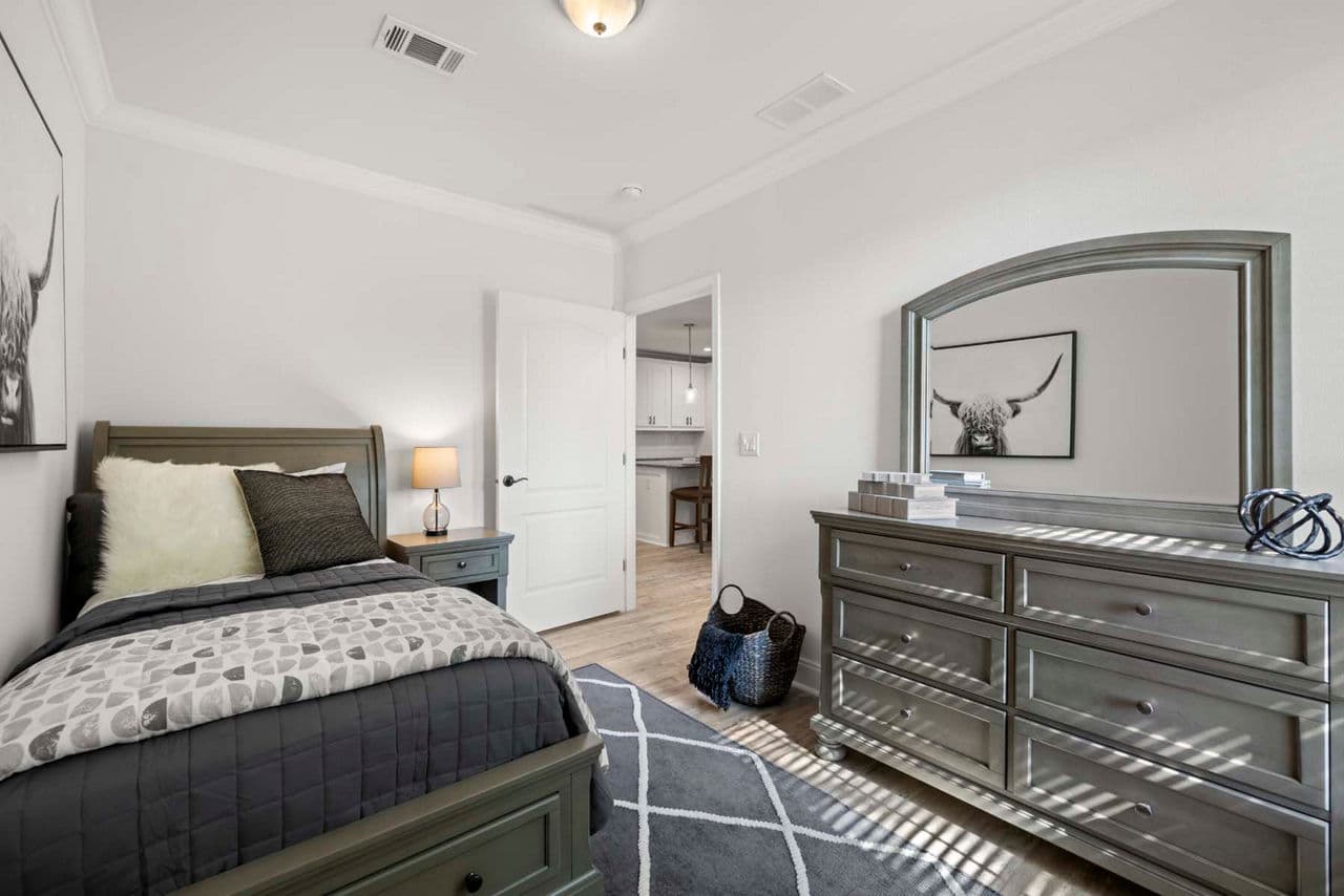 Silver springs 5046 bedroom home features