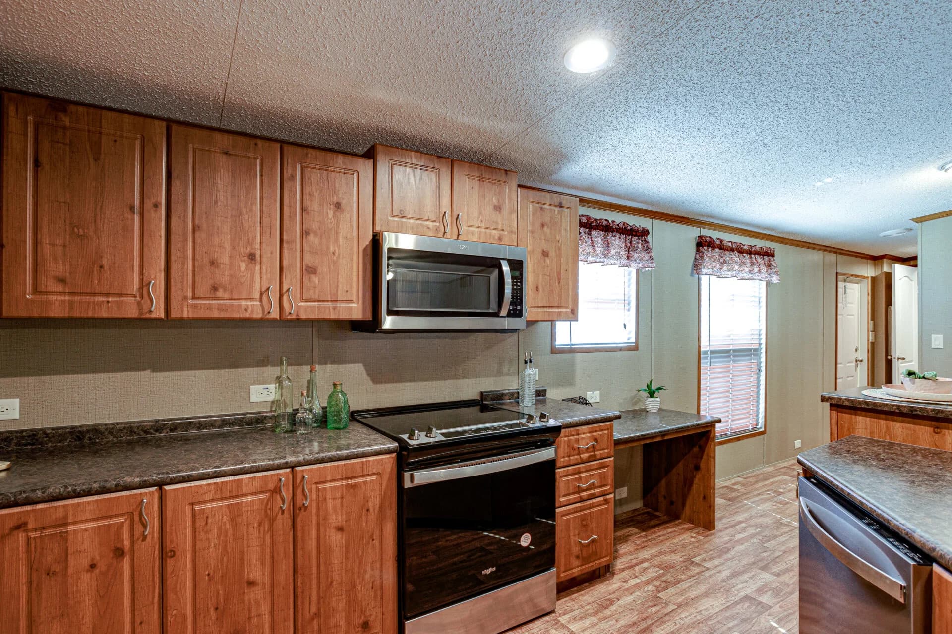 Heritage h-3256-42a kitchen home features