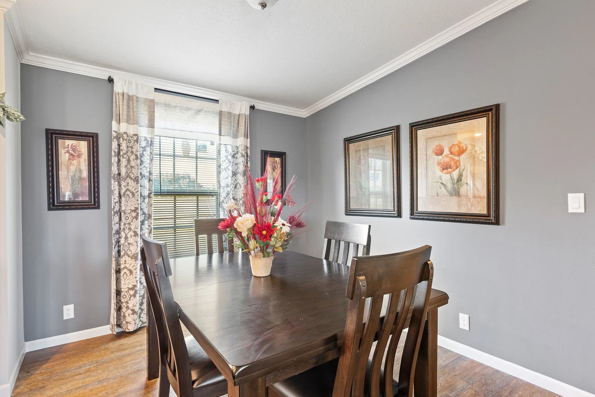 Taylor 2856 kitchen home features