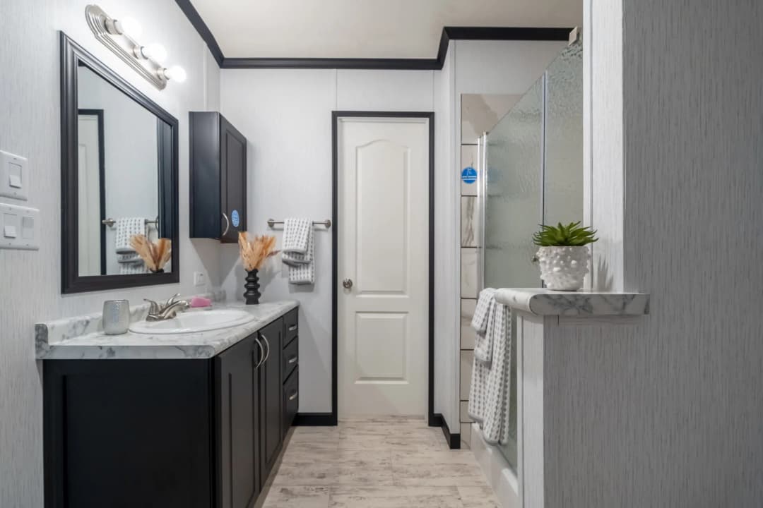 Classic c-1680-32m bathroom home features