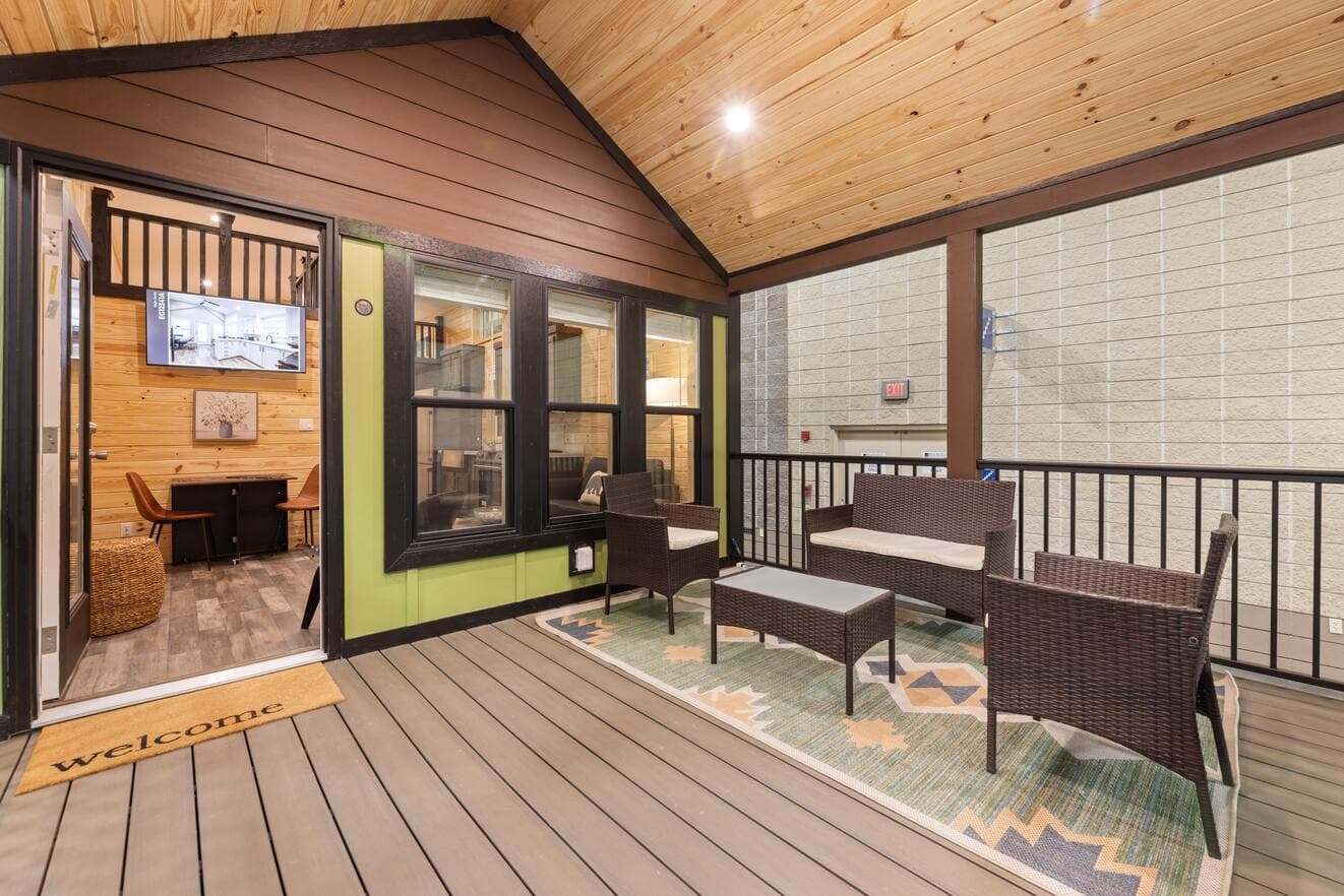 Eagle loft 13291p exterior home features