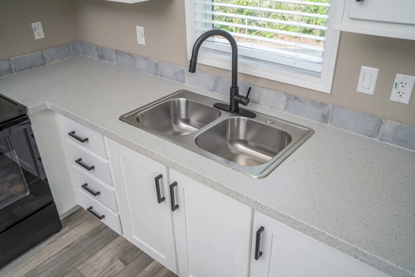 Eagle 11351g kitchen home features