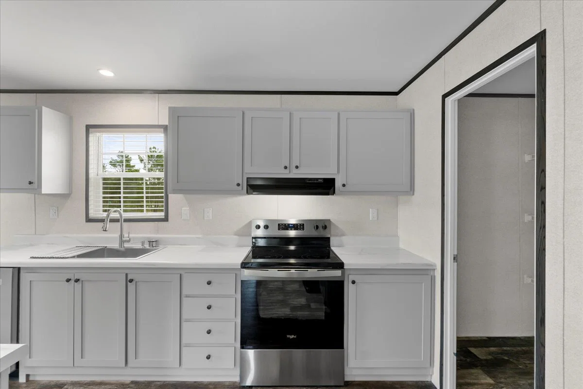 909 lake thomas road, lake wales, florida 33898 (sold)  interior and kitchen home features