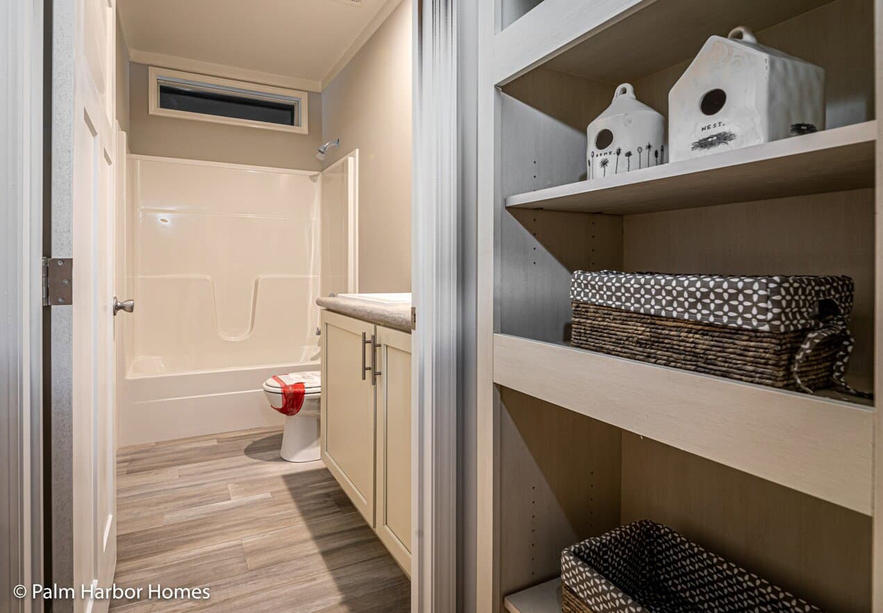 Summer breeze iv 28522d interior home features