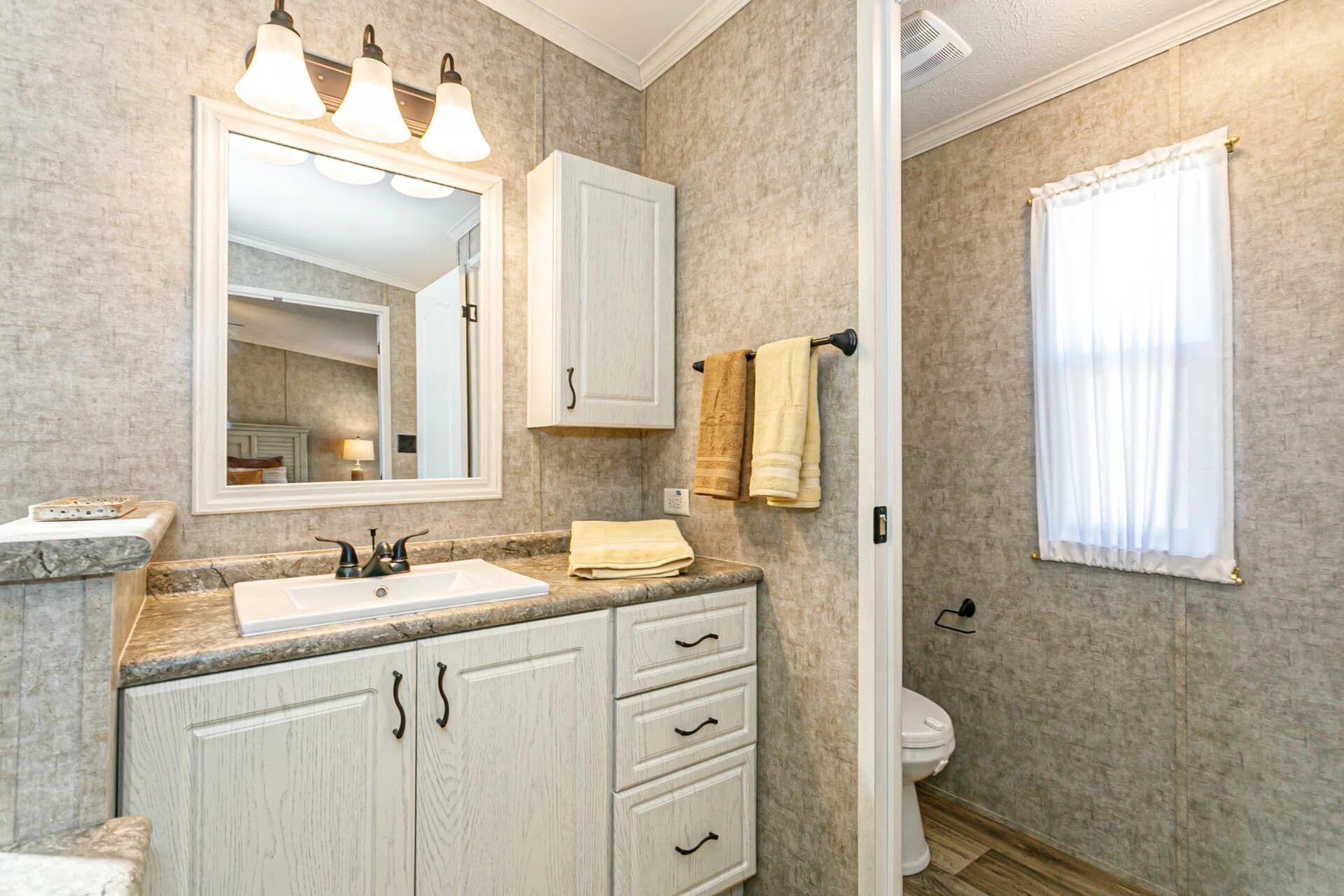 Classic c-3264-32bp bathroom home features