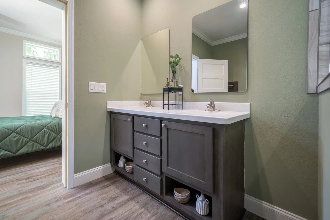 The chariot 24442a bathroom home features