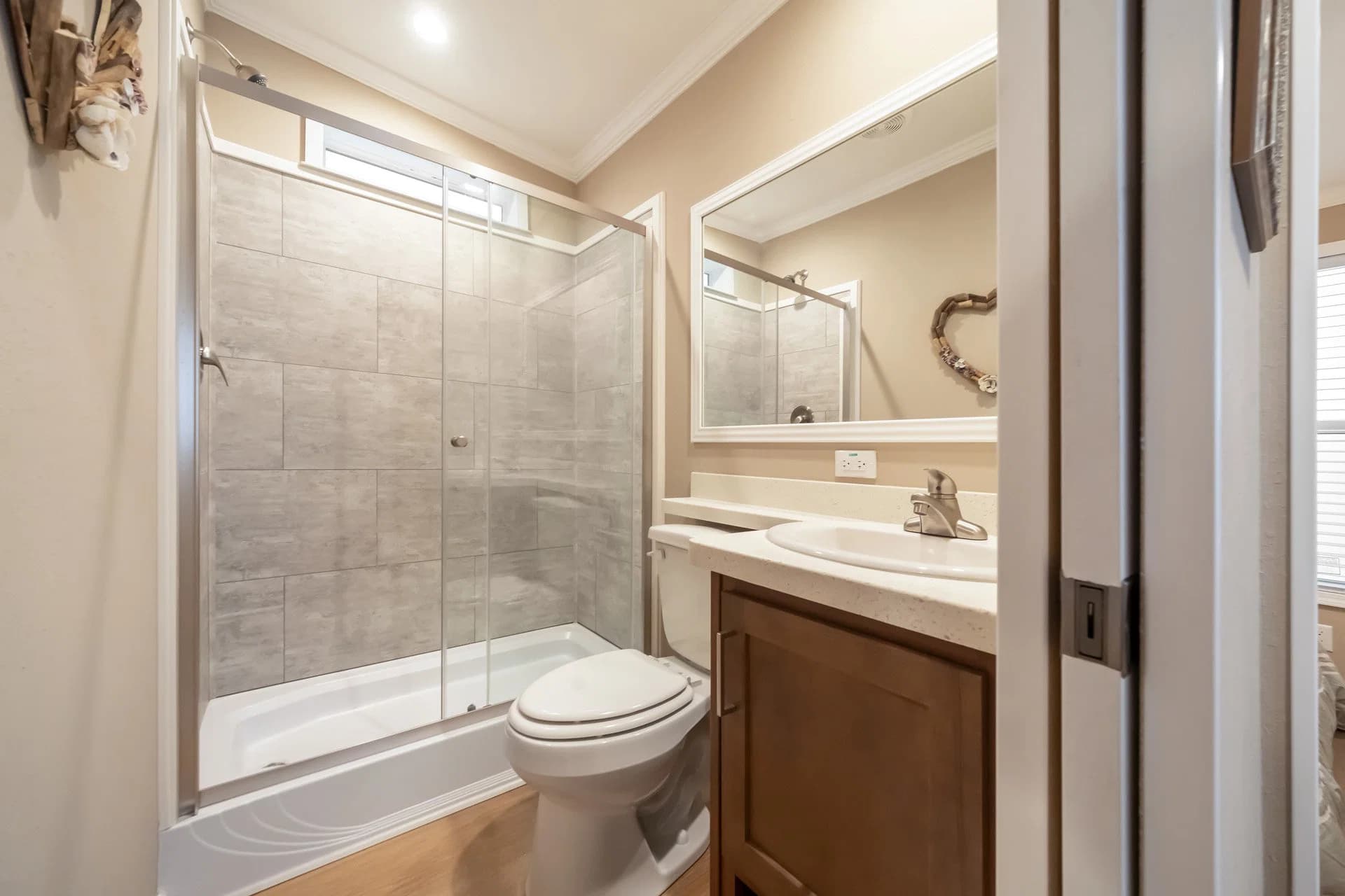 Wedge hk13382s bathroom home features