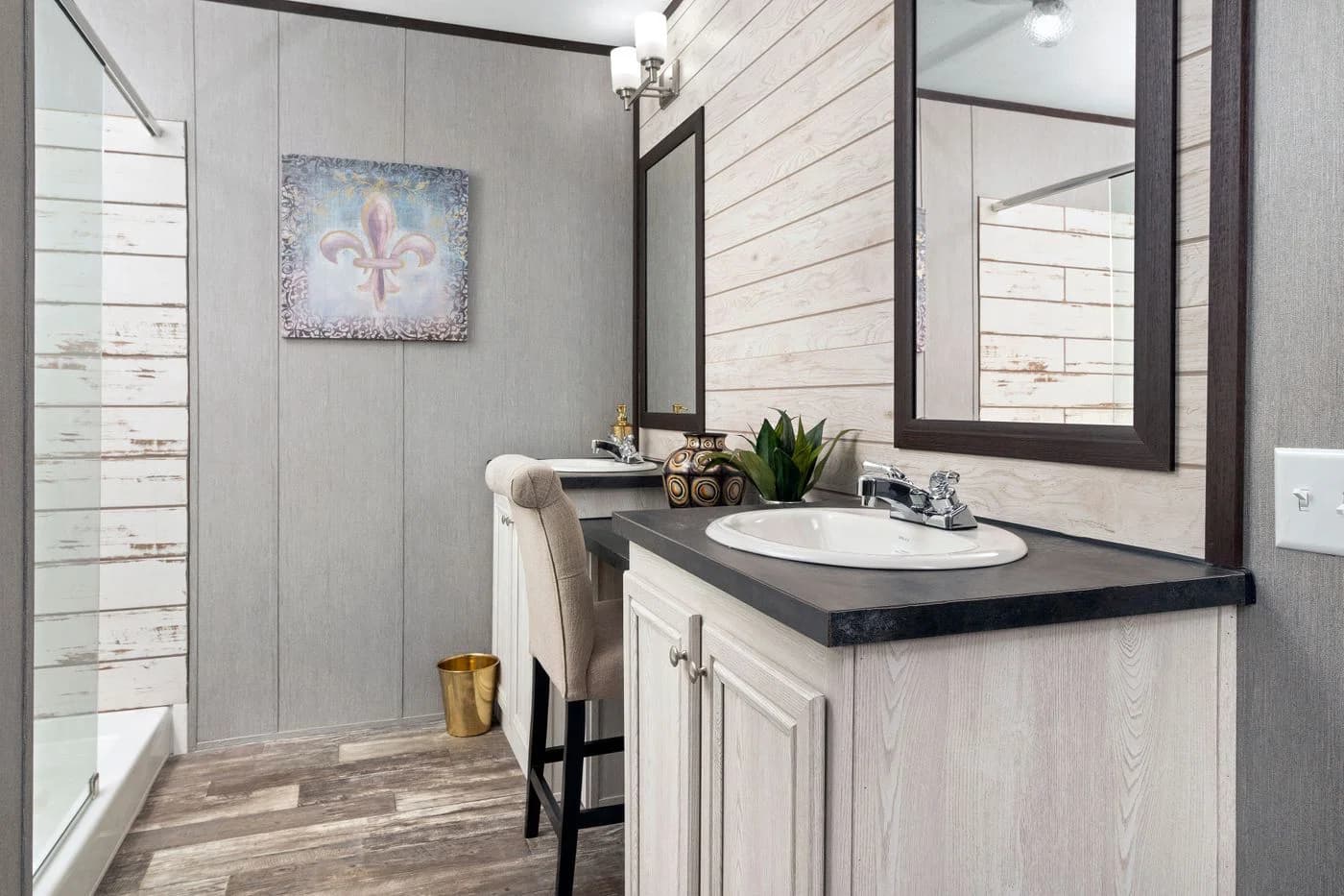 The seaside bathroom home features