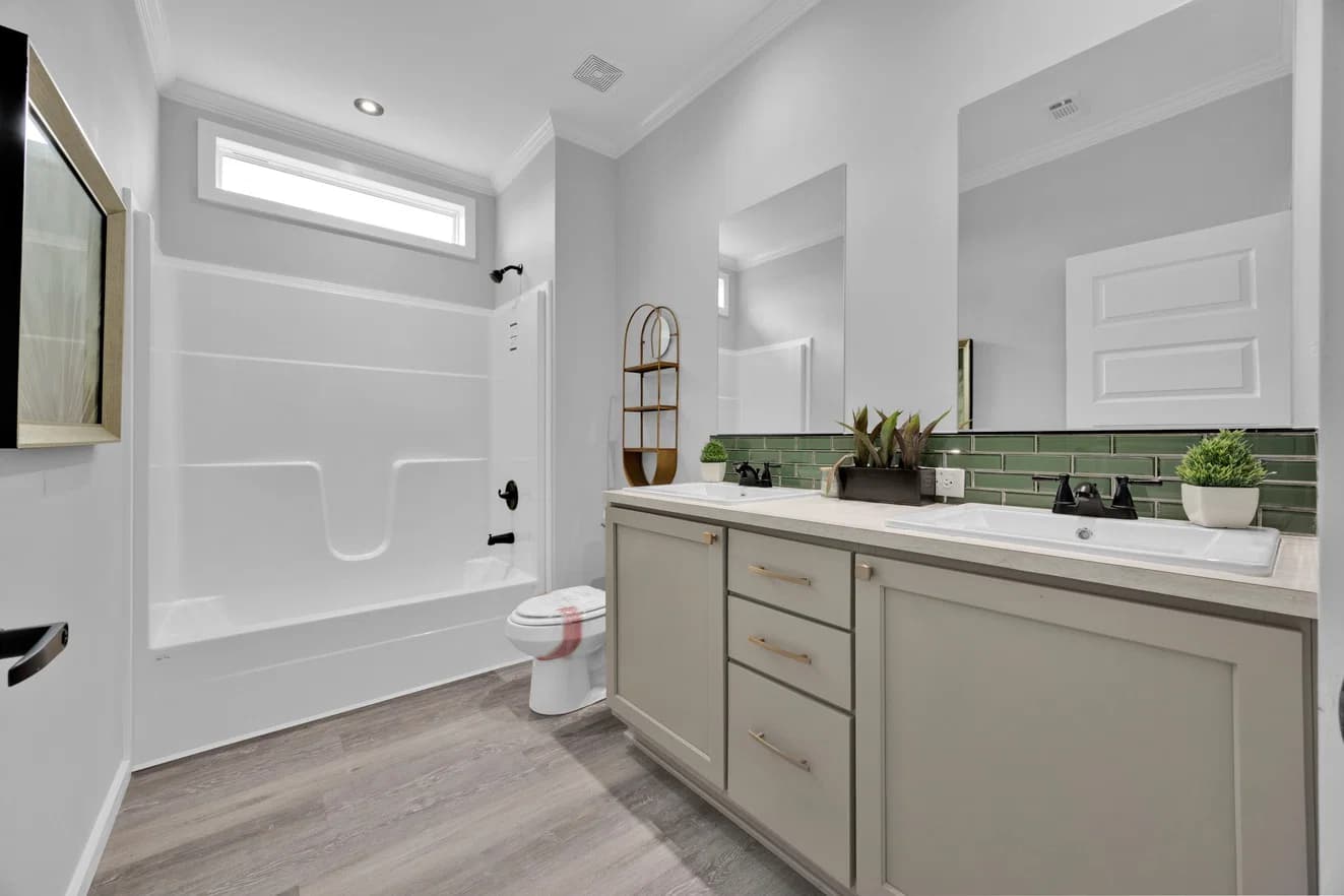 Quinn 30523a bathroom home features