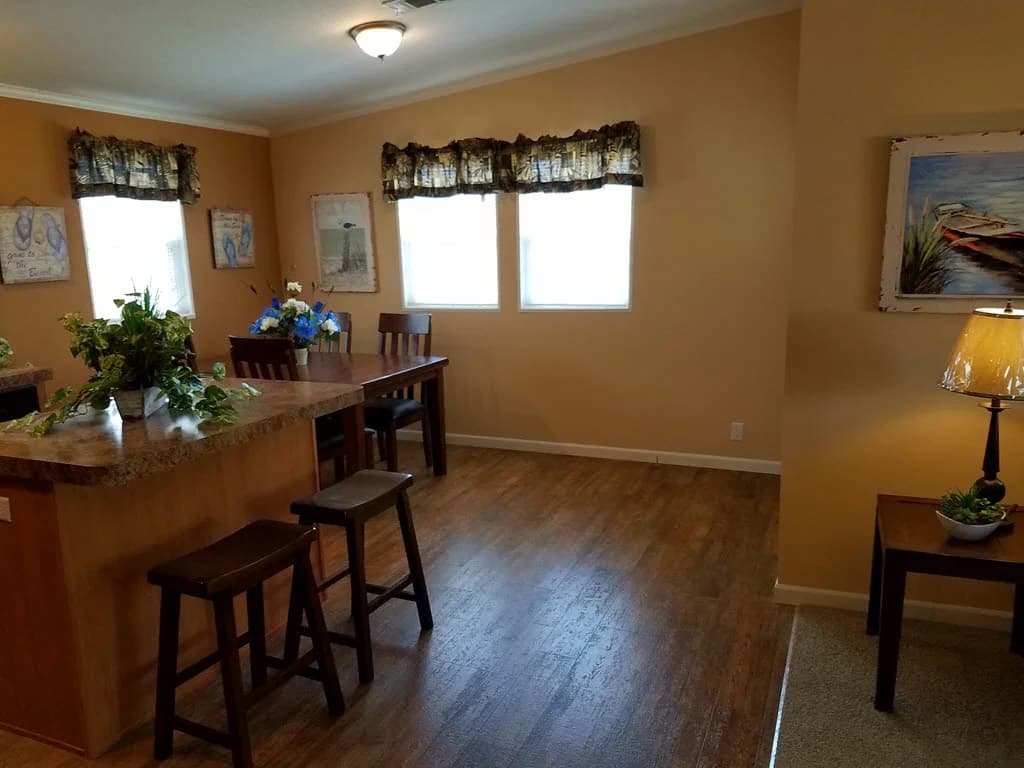 Kim 2848 interior home features