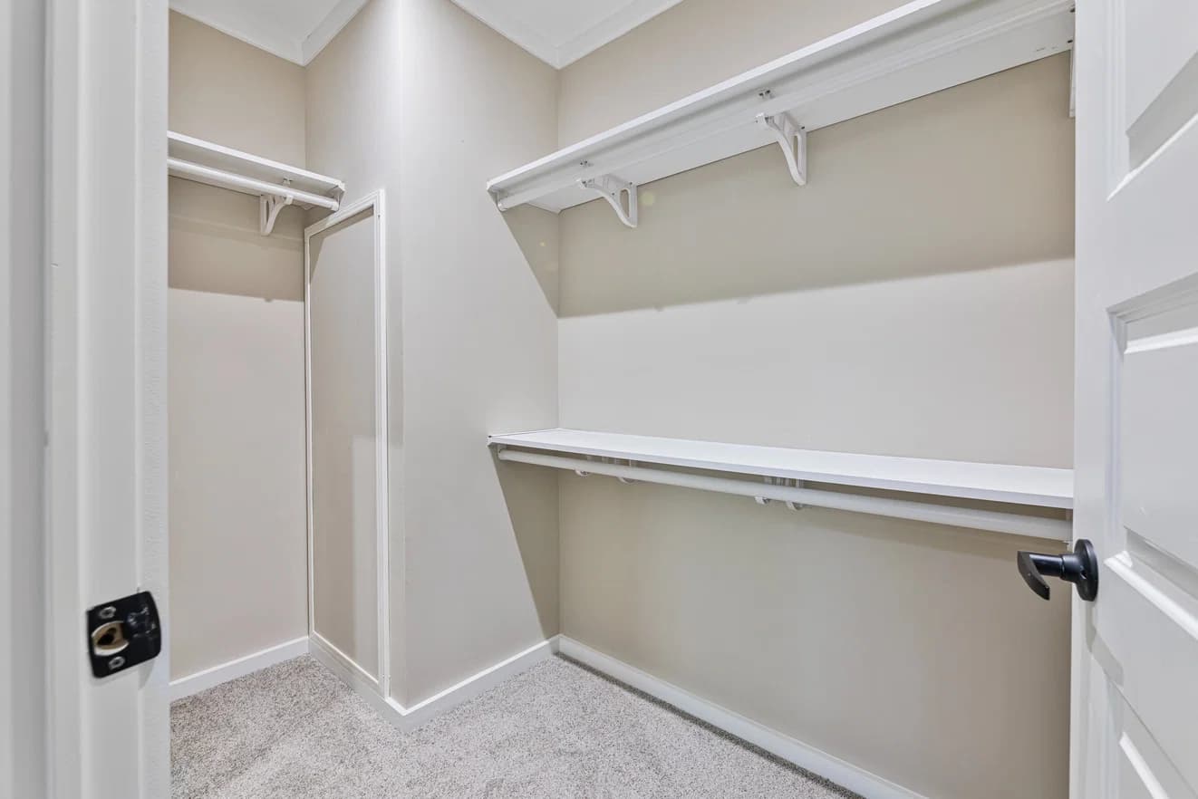 Pierce 28562a bedroom home features
