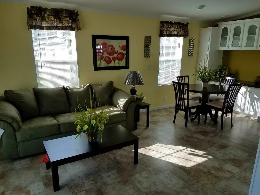 Vacation cottage interior home features
