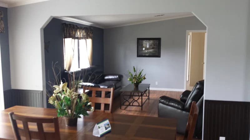 Wayne 2860 interior home features
