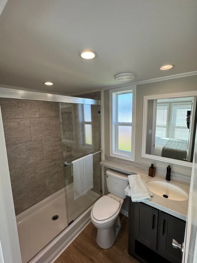 Vista 14411o bathroom home features