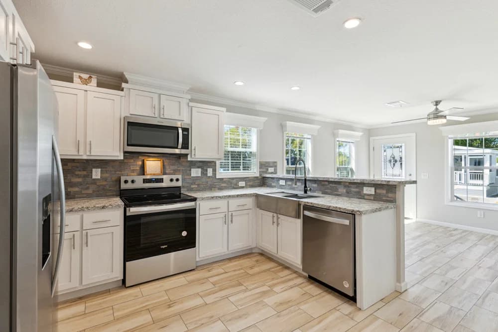 Bigbee kitchen home features