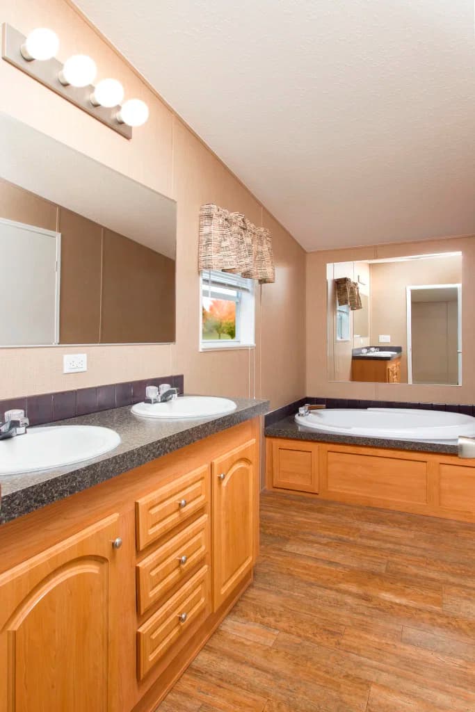Peyton 2848 bathroom home features