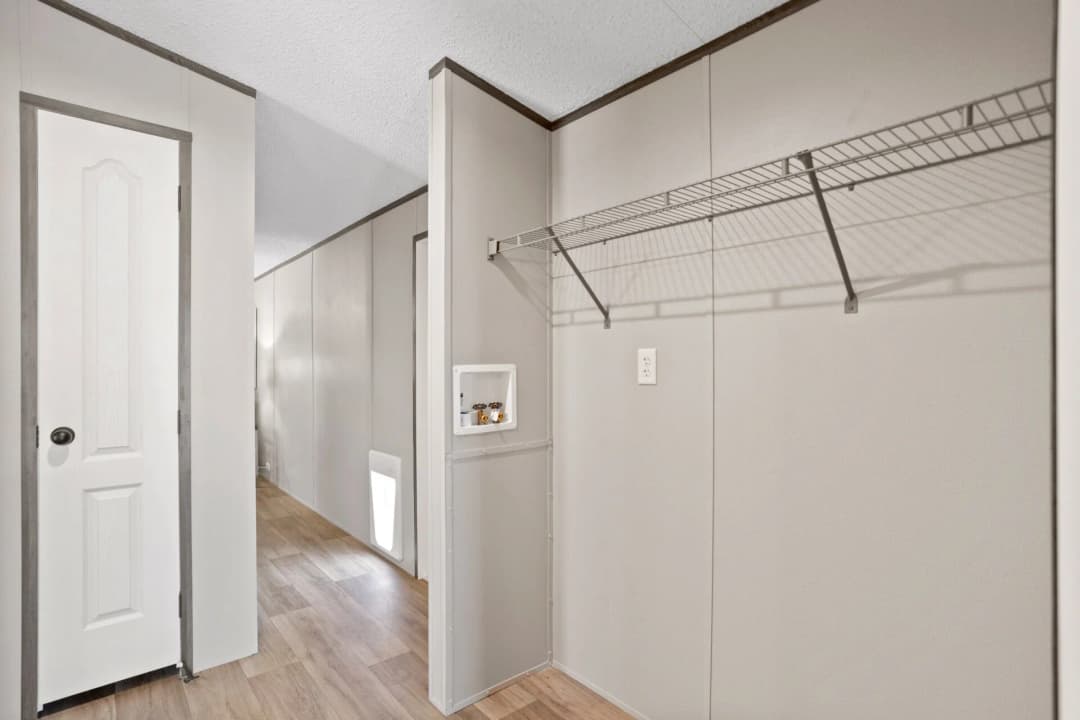 Classic c-1672-32c interior home features