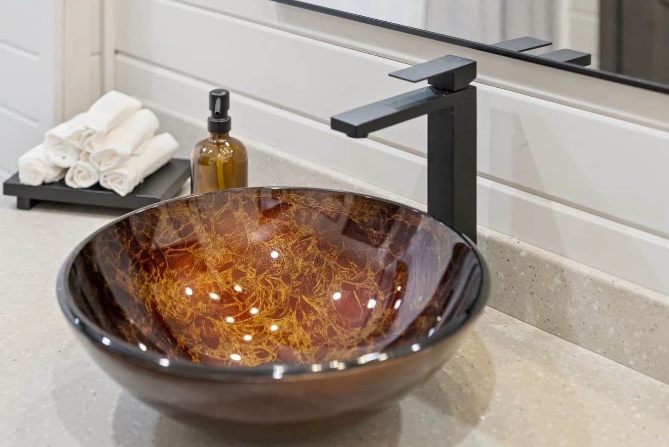 Cottonwood 14361h bathroom home features