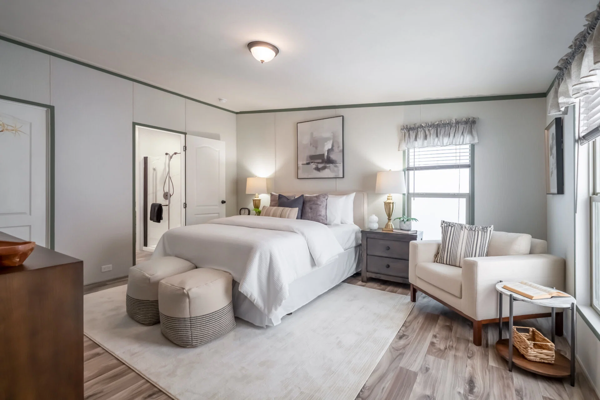 Heritage h-3248-32a bedroom home features