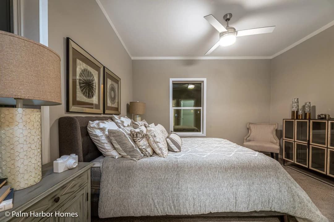 Levy 28482a bedroom home features