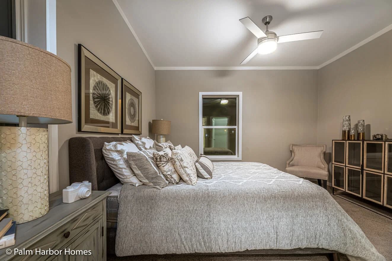 Levy 28482a bedroom home features