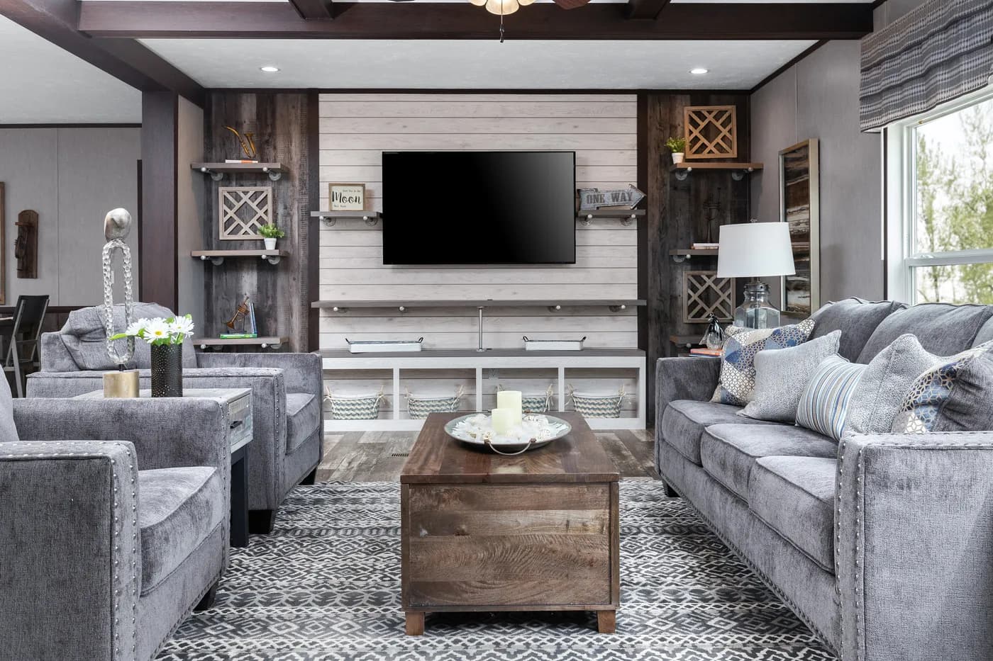 The shoreline interior home features
