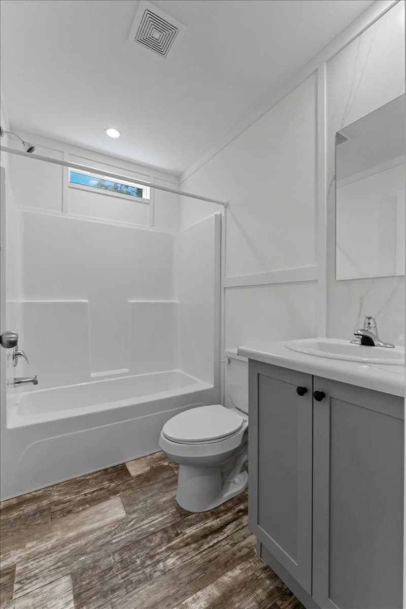 2270 griffin road, bartow, florida 33830  (sold) $199,999 interior and bathroom home features